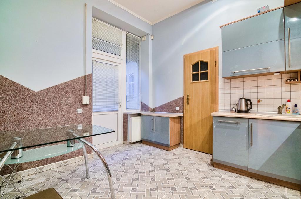 Apartamenty Lesi Ukrainky 17 Lviv Bilik gambar